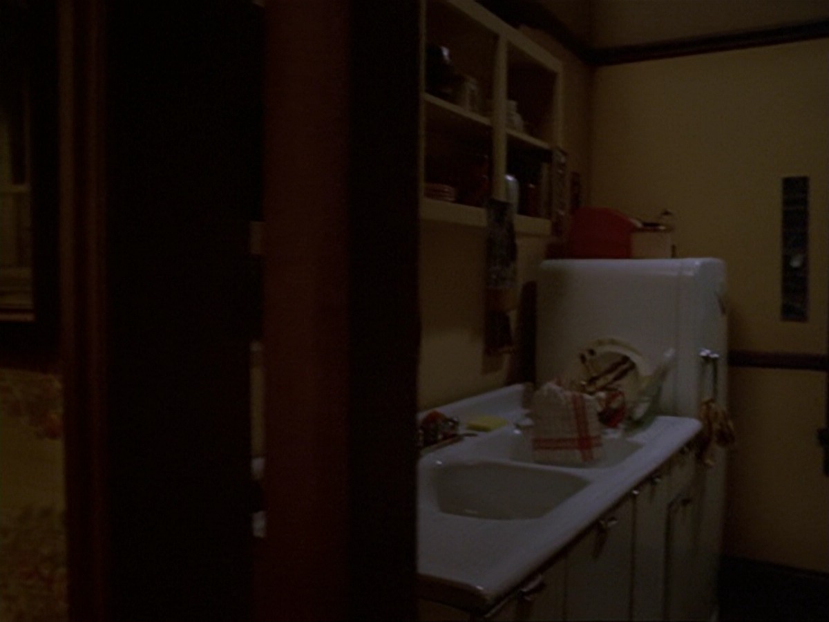 extant_StarTrek_DS9_6x13-FarBeyondTheStars_1527.jpg