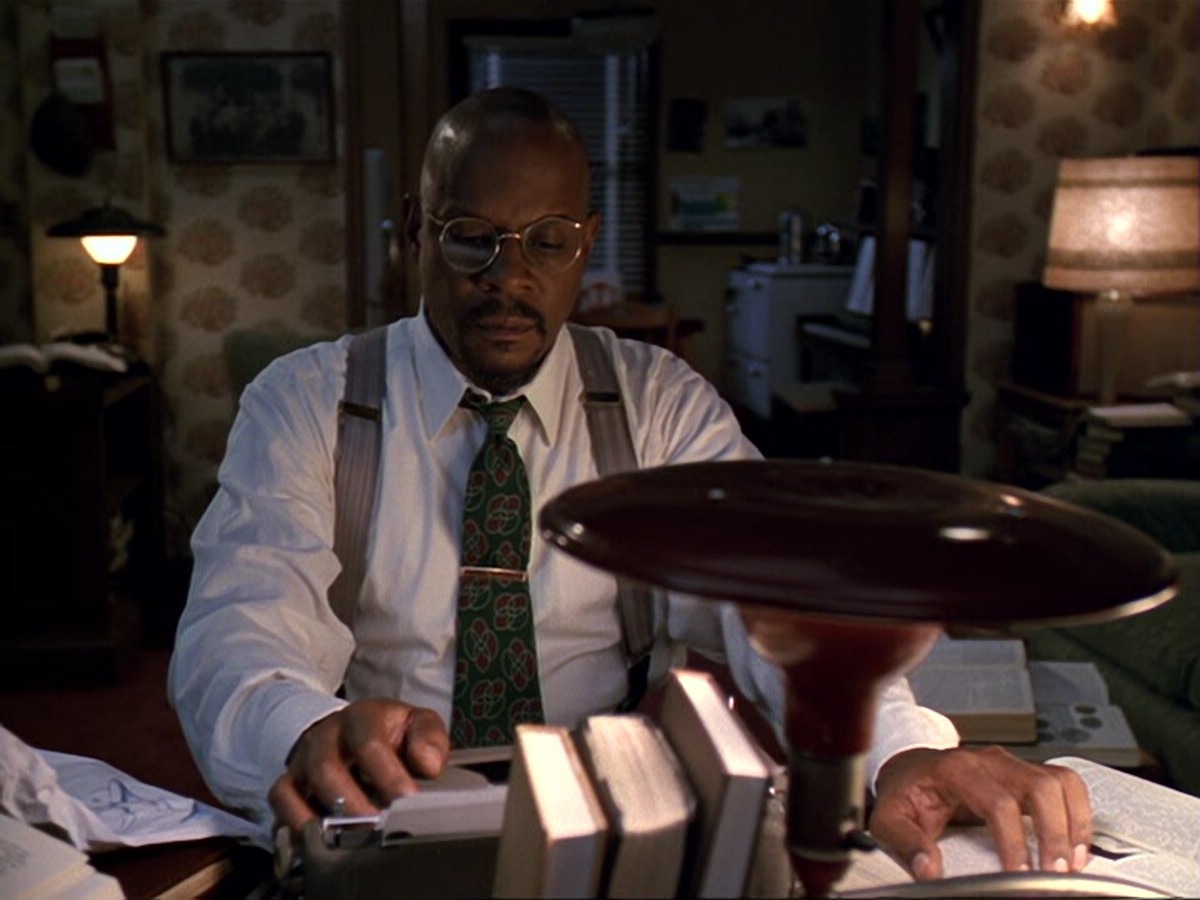 extant_StarTrek_DS9_6x13-FarBeyondTheStars_1676.jpg