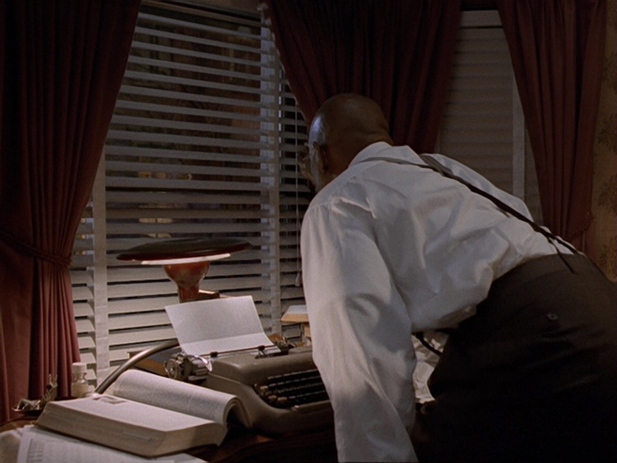 extant_StarTrek_DS9_6x13-FarBeyondTheStars_1687.jpg