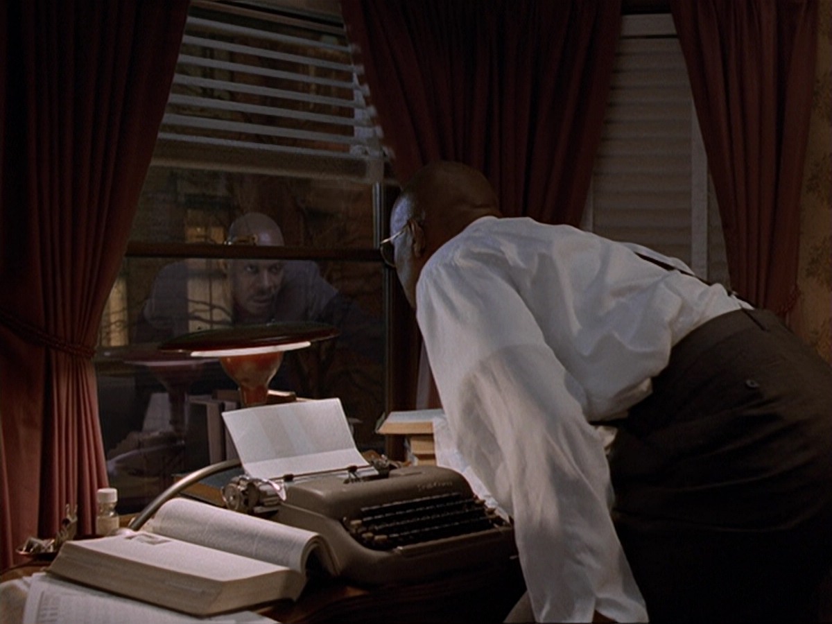 extant_StarTrek_DS9_6x13-FarBeyondTheStars_1690.jpg