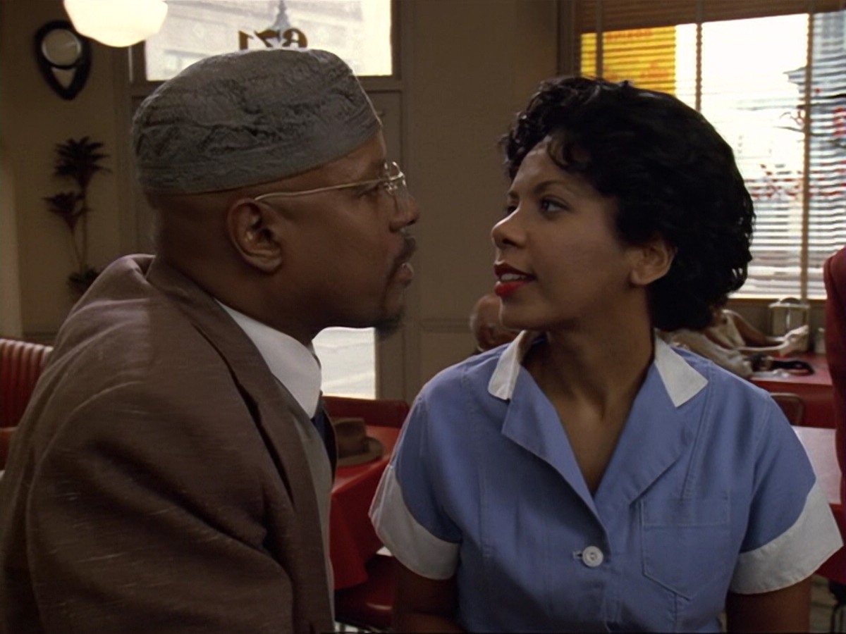 extant_StarTrek_DS9_6x13-FarBeyondTheStars_1911.jpg