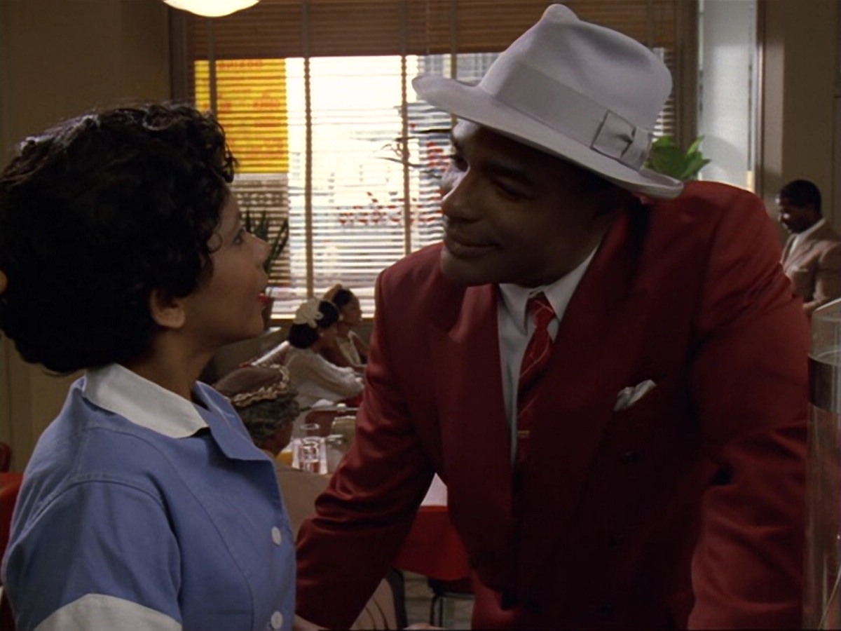 extant_StarTrek_DS9_6x13-FarBeyondTheStars_1918.jpg