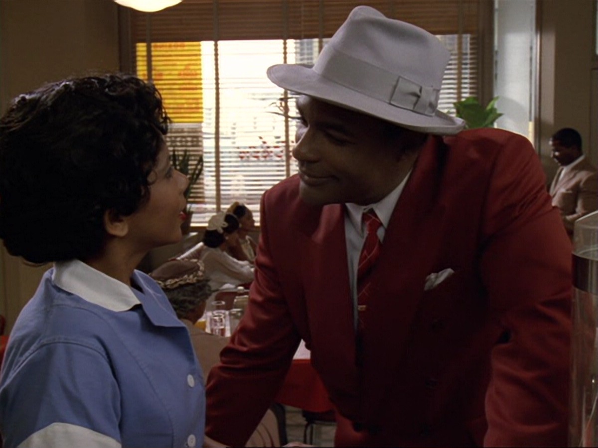 extant_StarTrek_DS9_6x13-FarBeyondTheStars_1919.jpg