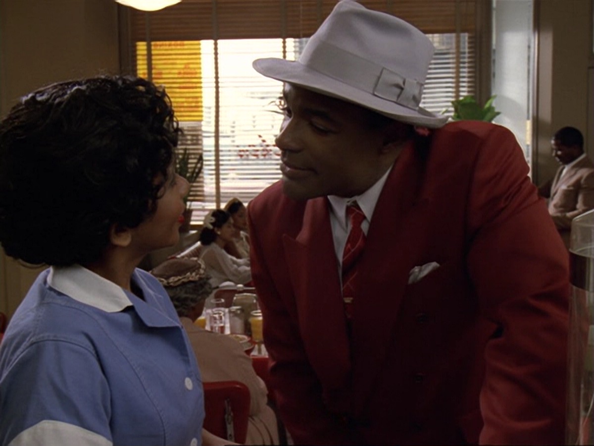 extant_StarTrek_DS9_6x13-FarBeyondTheStars_1924.jpg