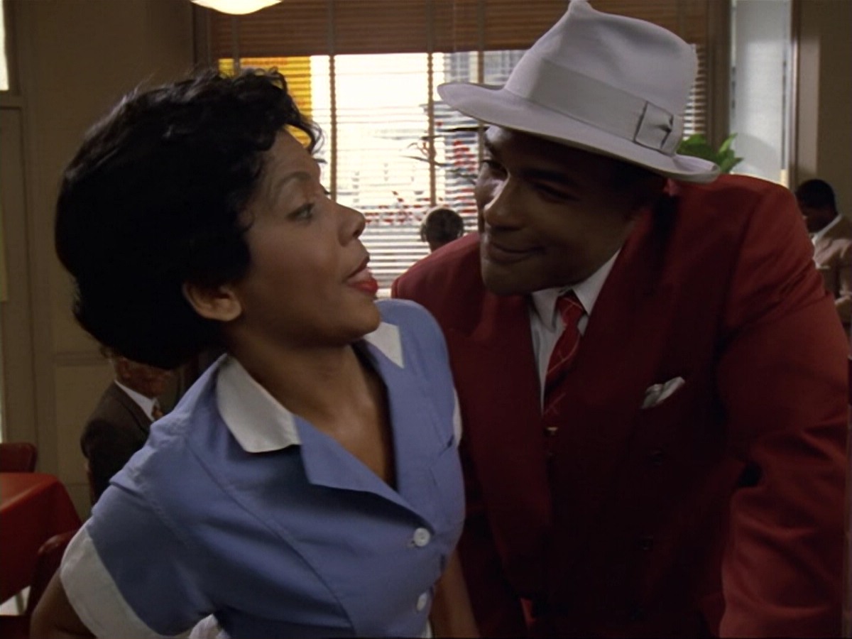 extant_StarTrek_DS9_6x13-FarBeyondTheStars_1928.jpg