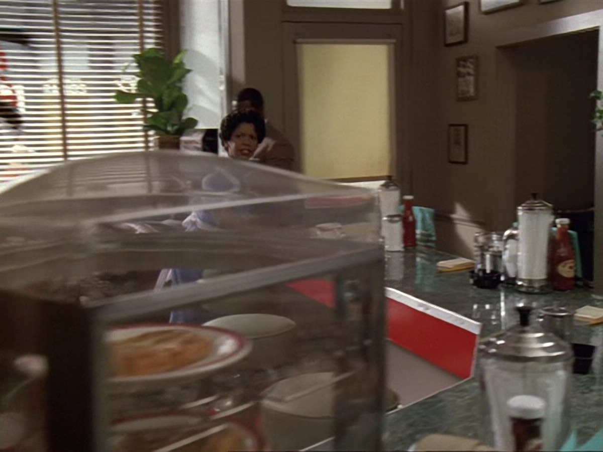 extant_StarTrek_DS9_6x13-FarBeyondTheStars_1934.jpg