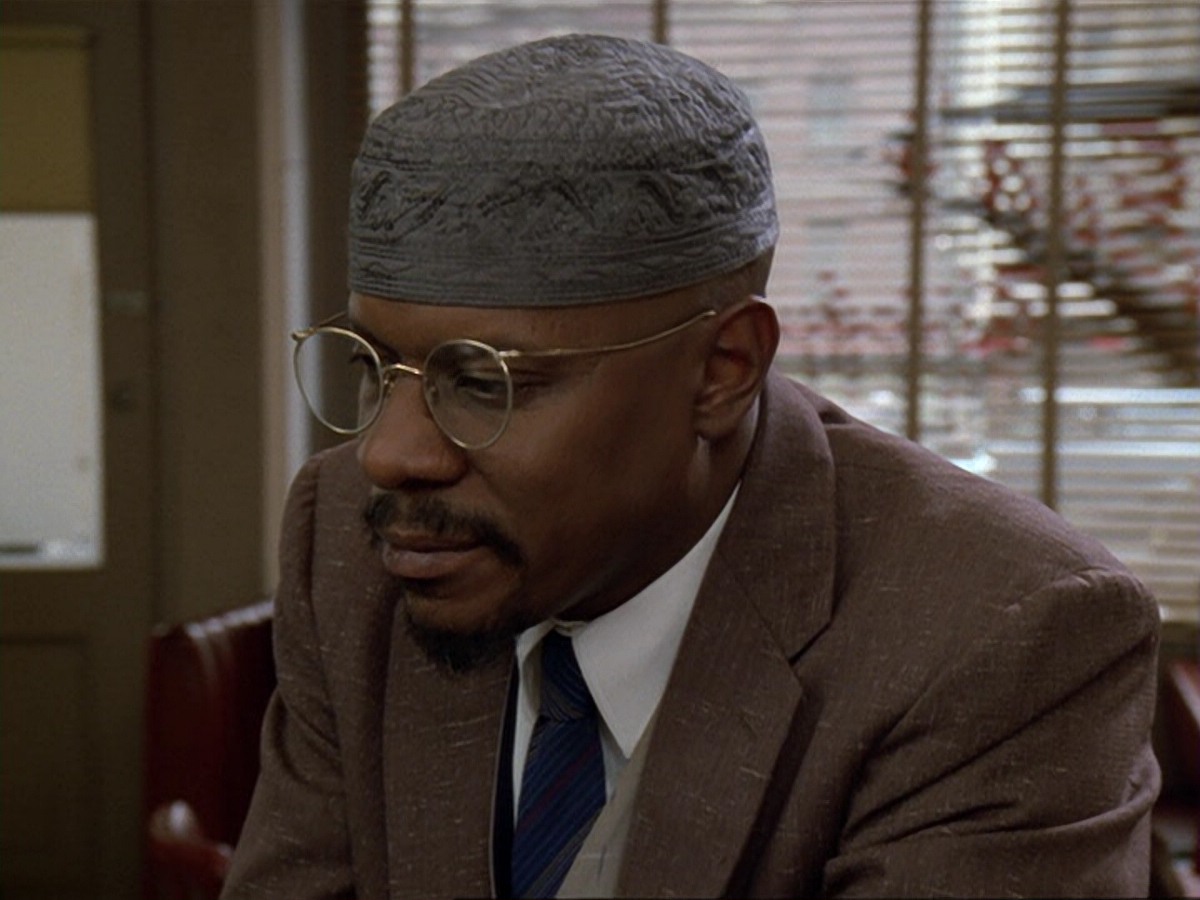 extant_StarTrek_DS9_6x13-FarBeyondTheStars_1975.jpg