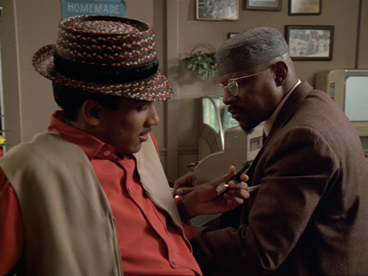 extant_StarTrek_DS9_6x13-FarBeyondTheStars_2010.jpg