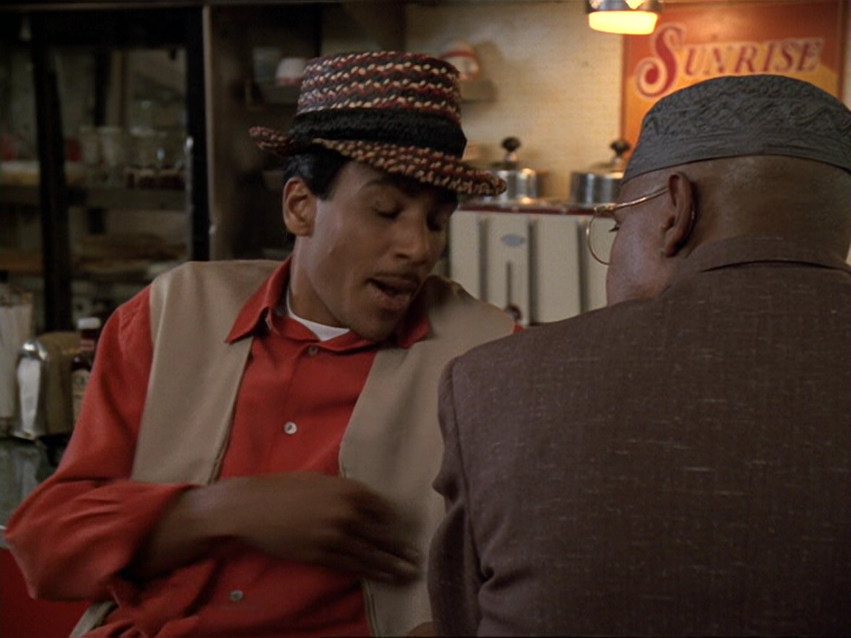 extant_StarTrek_DS9_6x13-FarBeyondTheStars_2031.jpg