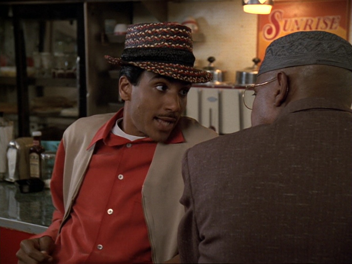 extant_StarTrek_DS9_6x13-FarBeyondTheStars_2032.jpg