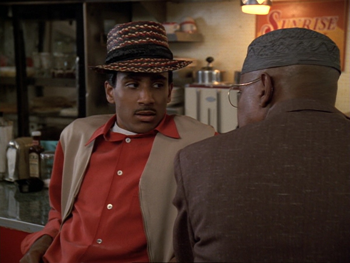 extant_StarTrek_DS9_6x13-FarBeyondTheStars_2037.jpg