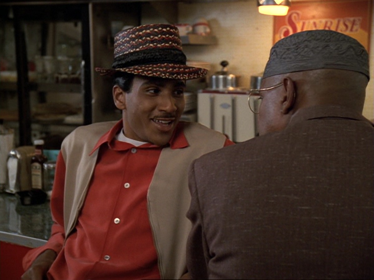 extant_StarTrek_DS9_6x13-FarBeyondTheStars_2038.jpg