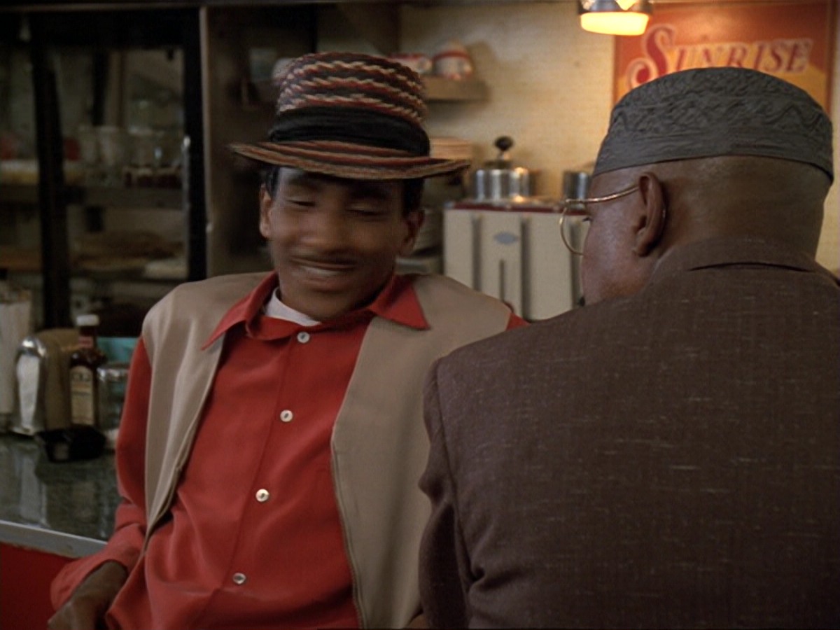 extant_StarTrek_DS9_6x13-FarBeyondTheStars_2039.jpg