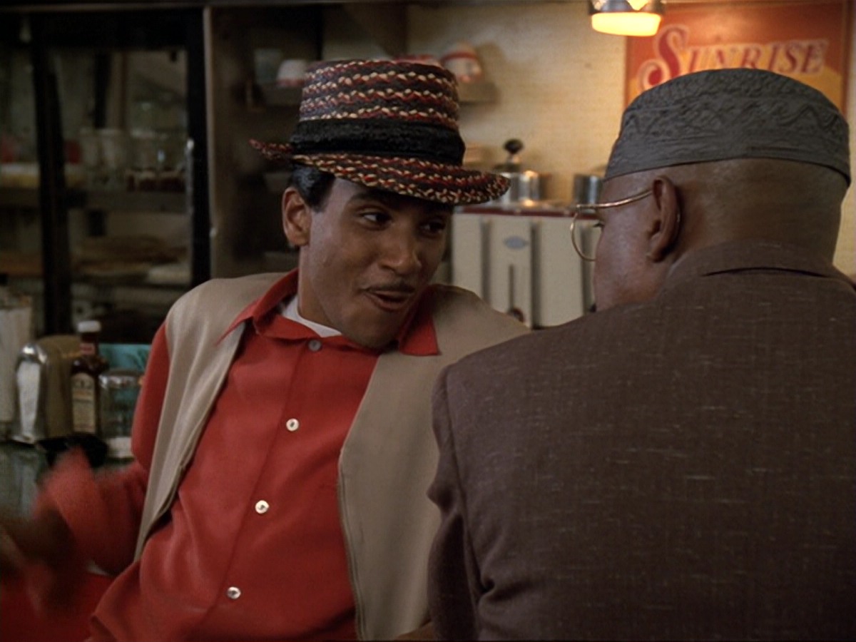 extant_StarTrek_DS9_6x13-FarBeyondTheStars_2040.jpg