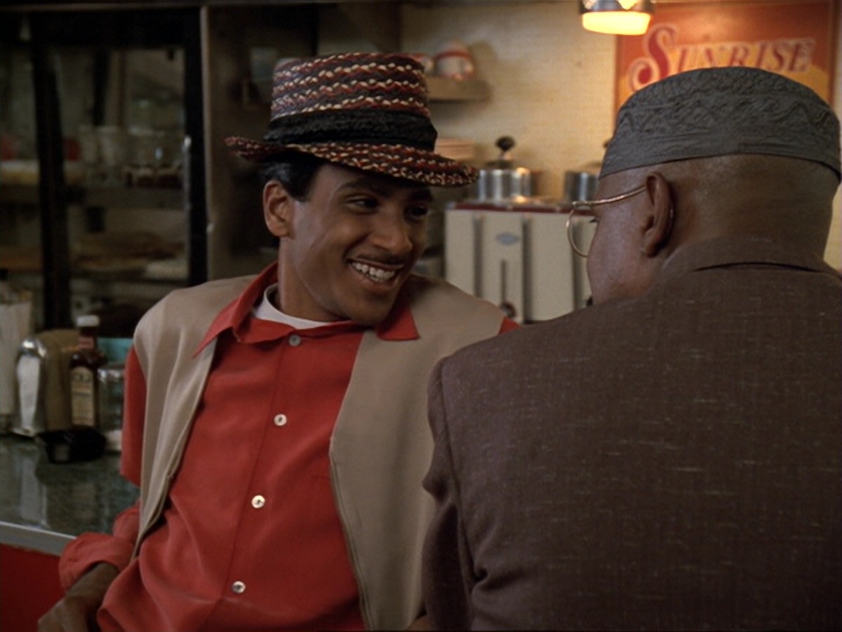 extant_StarTrek_DS9_6x13-FarBeyondTheStars_2042.jpg