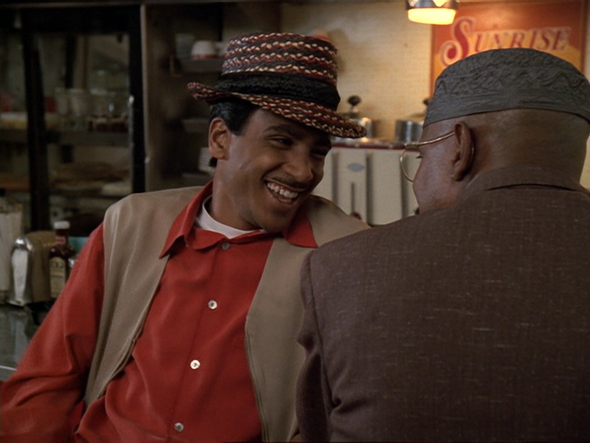 extant_StarTrek_DS9_6x13-FarBeyondTheStars_2043.jpg