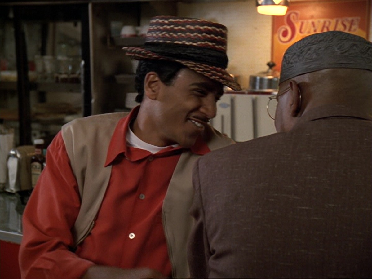 extant_StarTrek_DS9_6x13-FarBeyondTheStars_2044.jpg