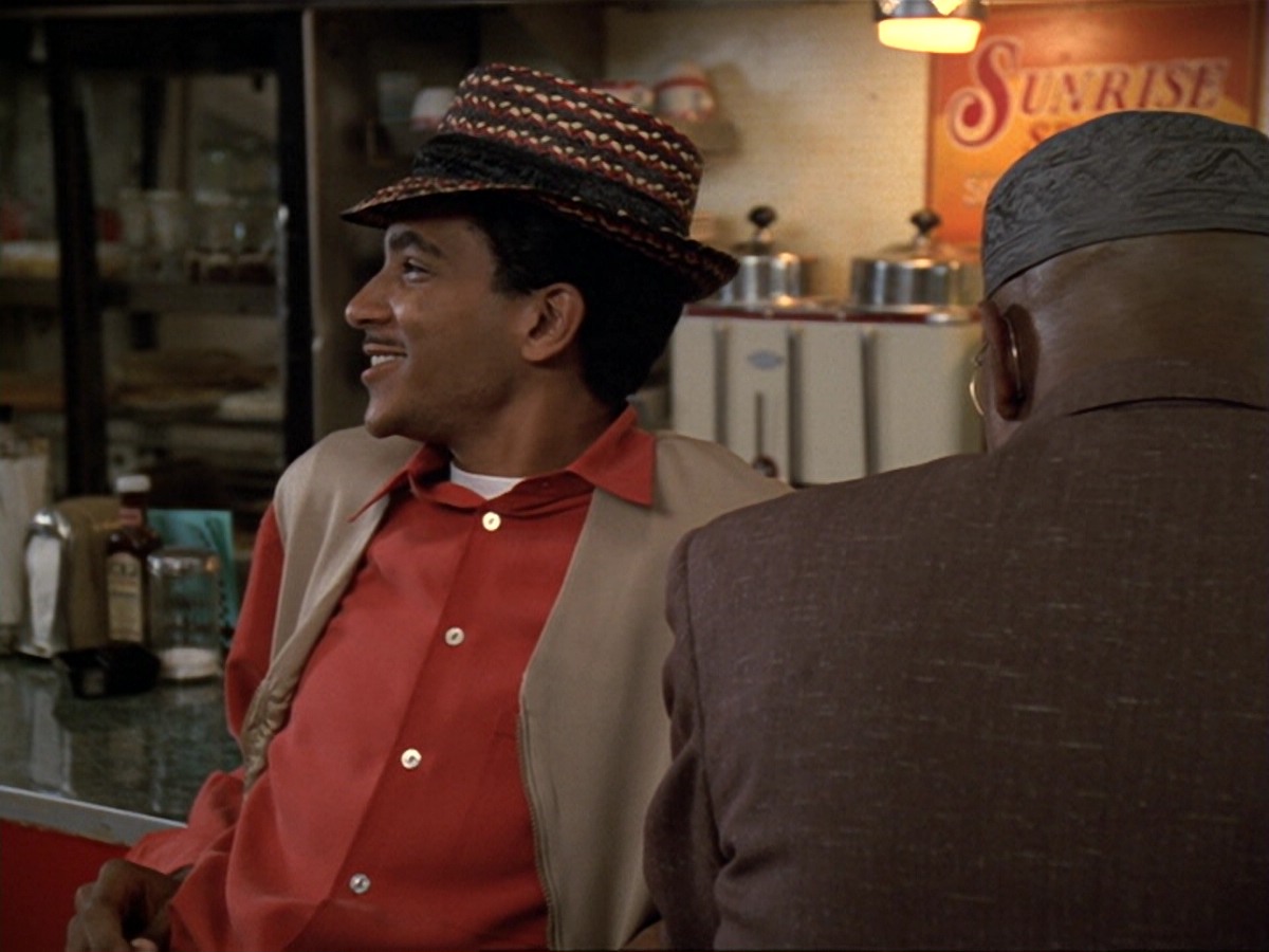 extant_StarTrek_DS9_6x13-FarBeyondTheStars_2047.jpg