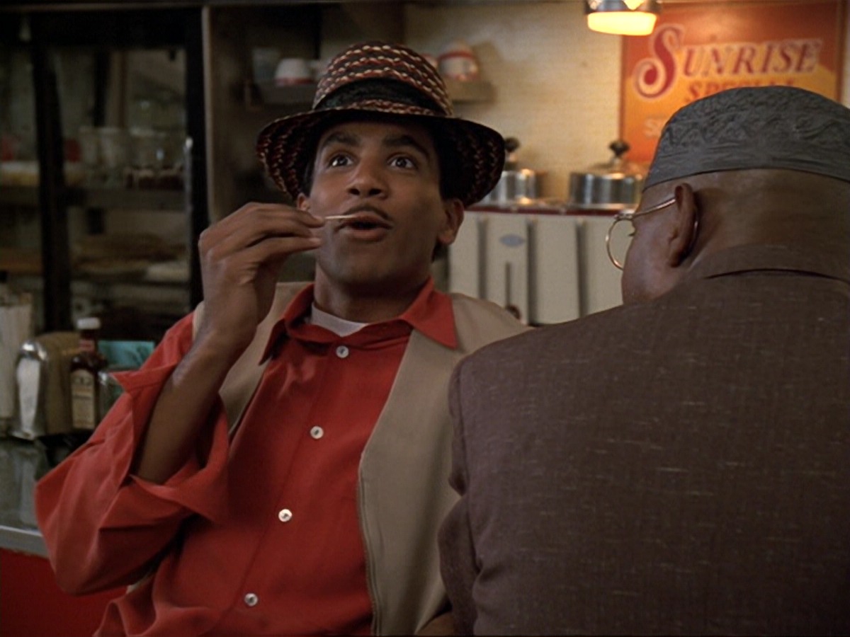 extant_StarTrek_DS9_6x13-FarBeyondTheStars_2051.jpg