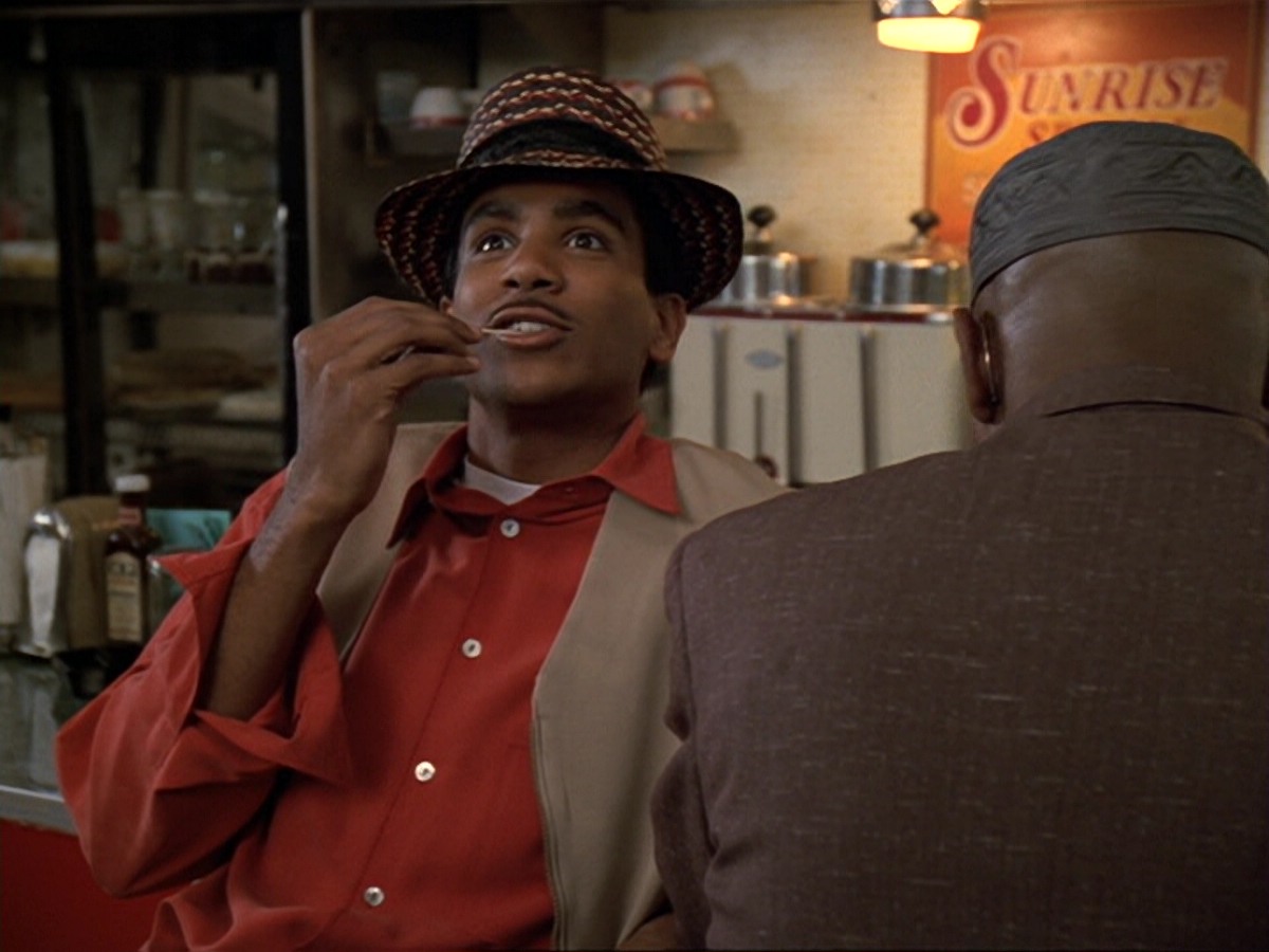 extant_StarTrek_DS9_6x13-FarBeyondTheStars_2052.jpg