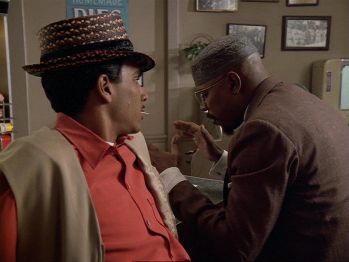extant_StarTrek_DS9_6x13-FarBeyondTheStars_2066.jpg