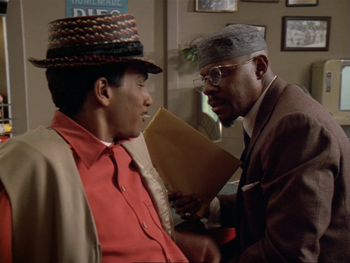 extant_StarTrek_DS9_6x13-FarBeyondTheStars_2073.jpg