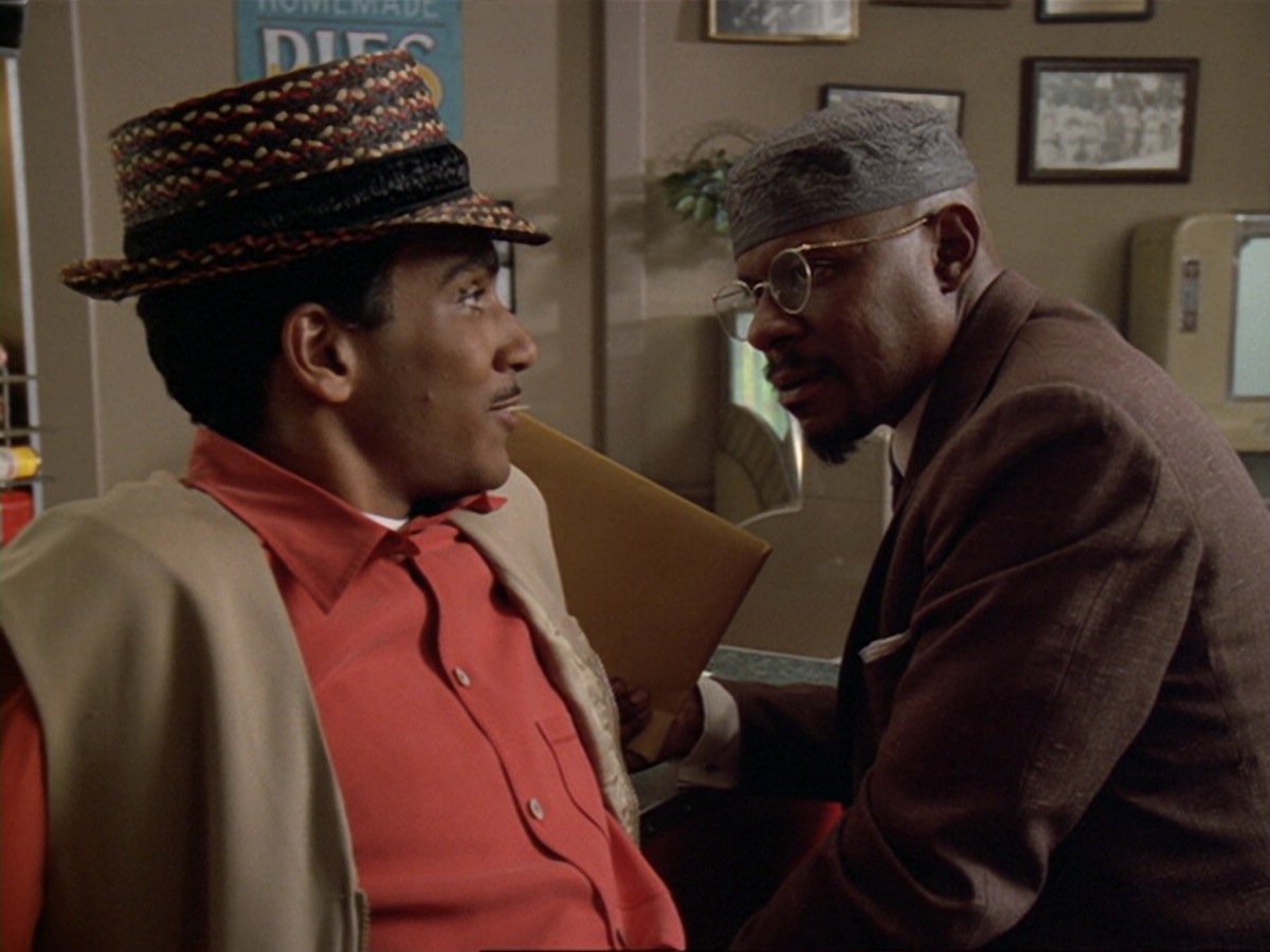 extant_StarTrek_DS9_6x13-FarBeyondTheStars_2089.jpg