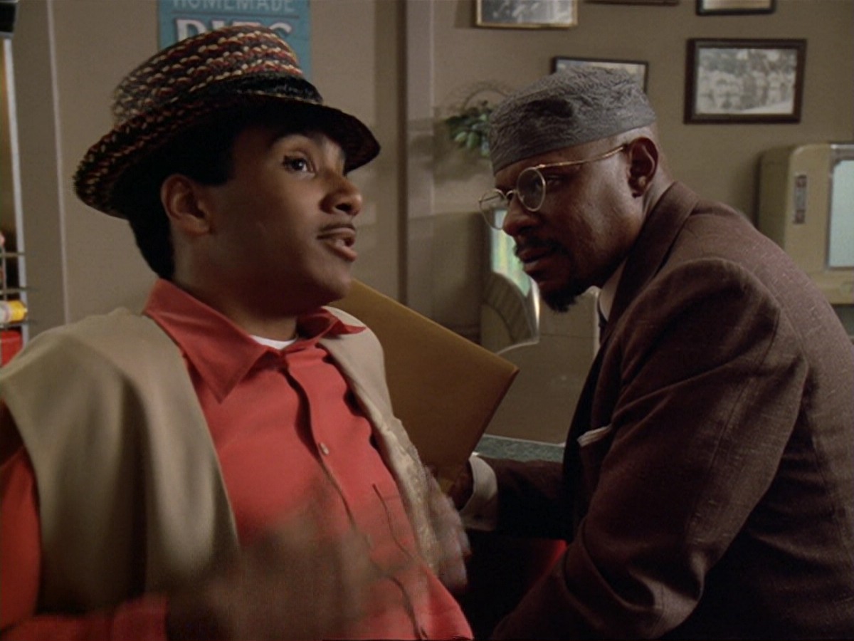 extant_StarTrek_DS9_6x13-FarBeyondTheStars_2090.jpg