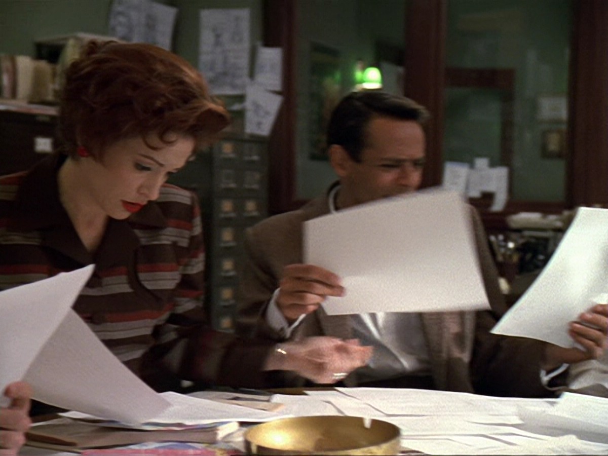 extant_StarTrek_DS9_6x13-FarBeyondTheStars_2104.jpg