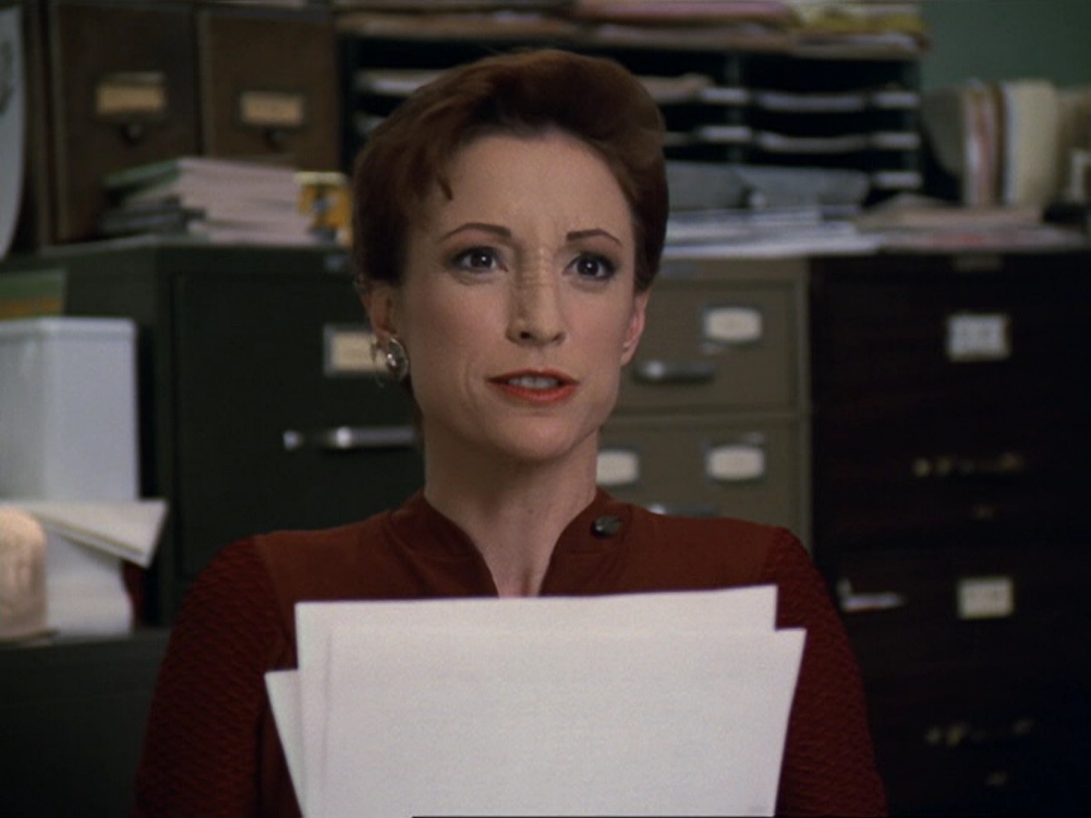 extant_StarTrek_DS9_6x13-FarBeyondTheStars_2221.jpg