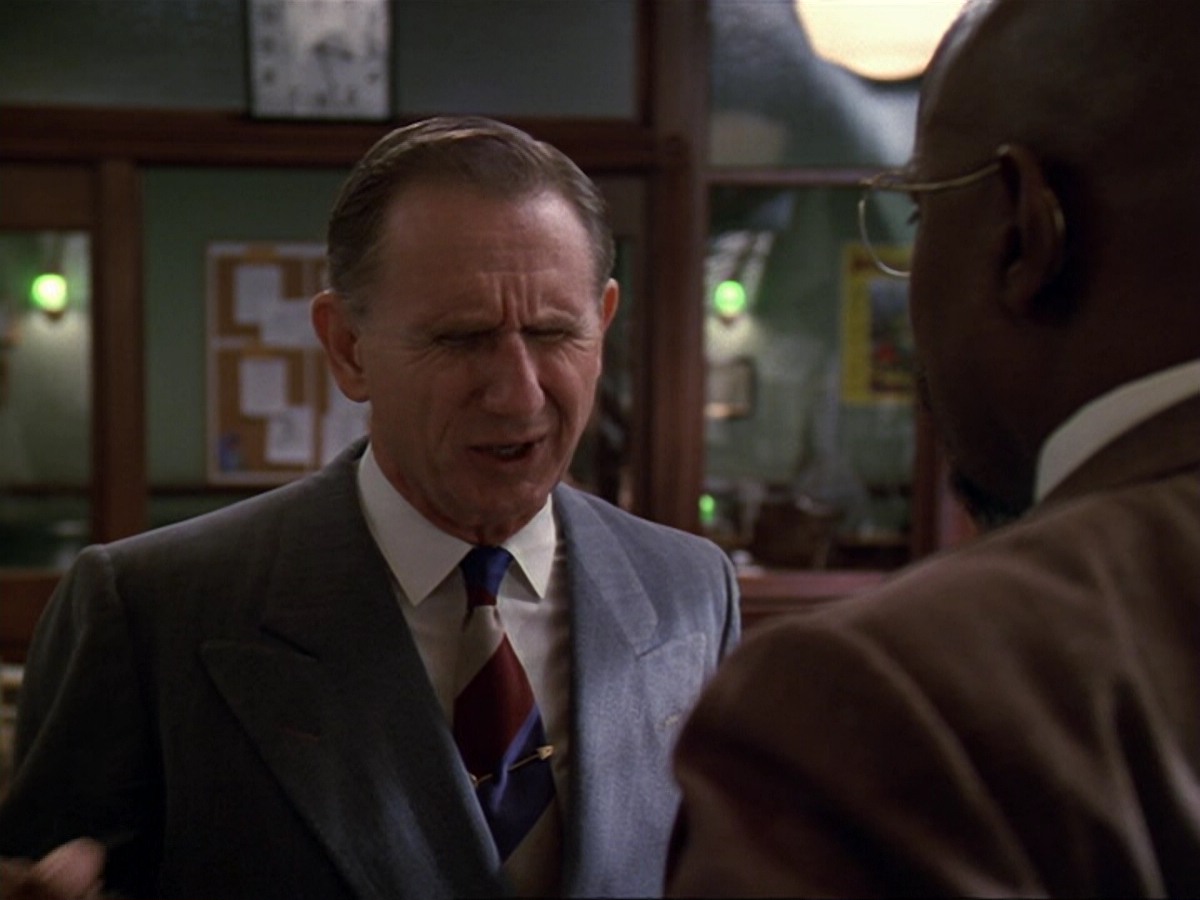 extant_StarTrek_DS9_6x13-FarBeyondTheStars_2313.jpg