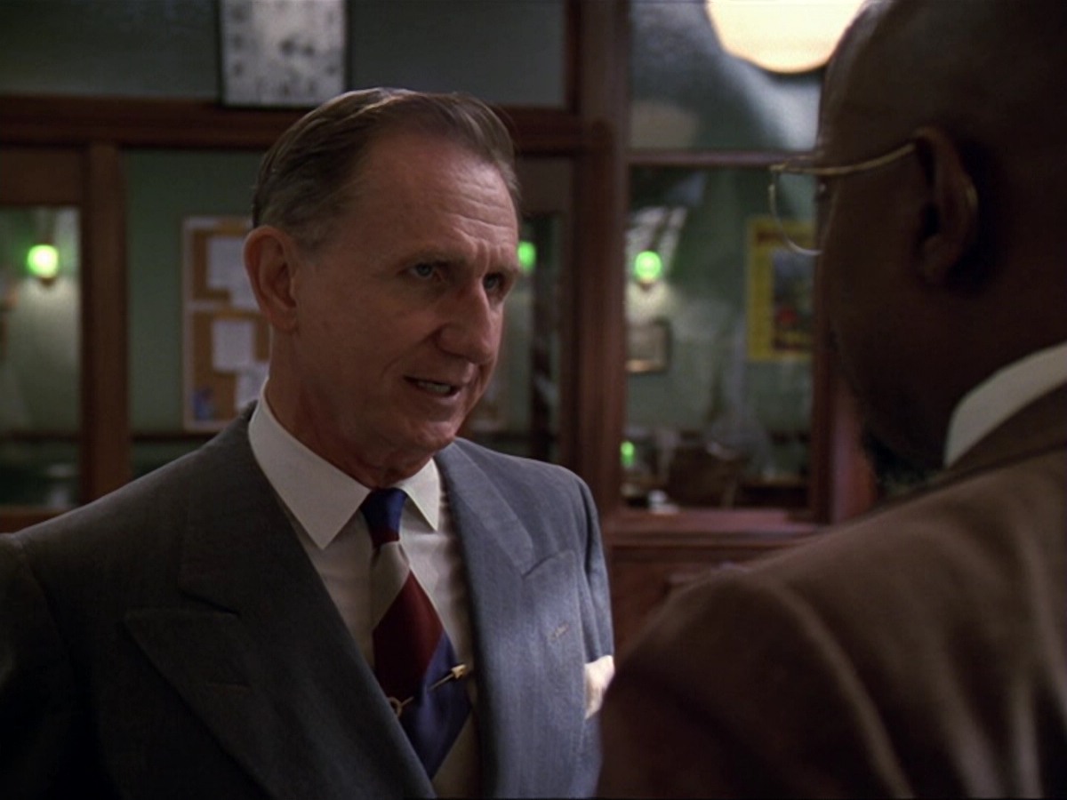 extant_StarTrek_DS9_6x13-FarBeyondTheStars_2324.jpg