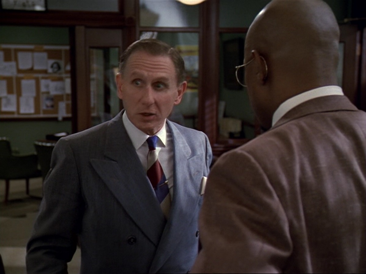 extant_StarTrek_DS9_6x13-FarBeyondTheStars_2346.jpg