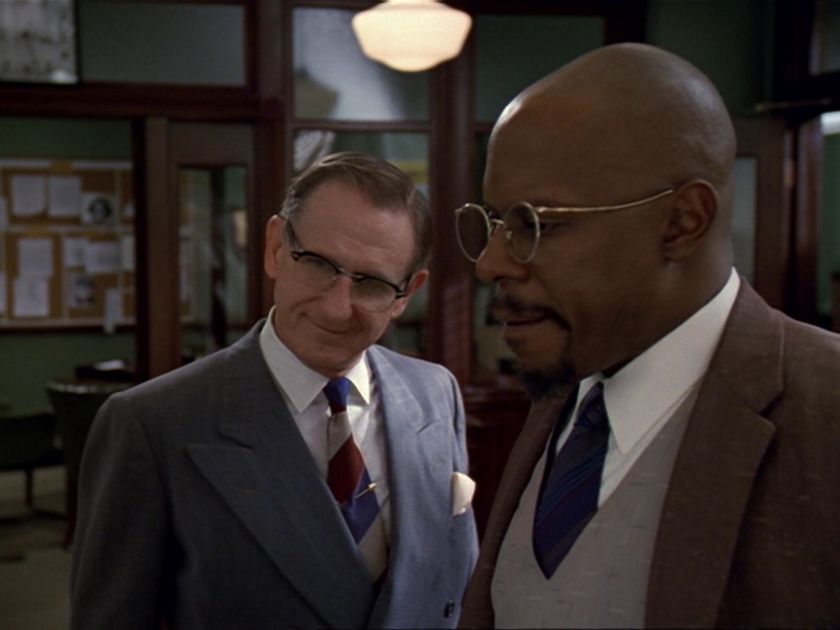 extant_StarTrek_DS9_6x13-FarBeyondTheStars_2374.jpg