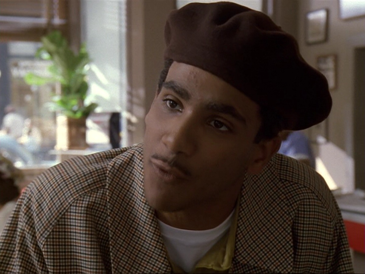 extant_StarTrek_DS9_6x13-FarBeyondTheStars_2529.jpg