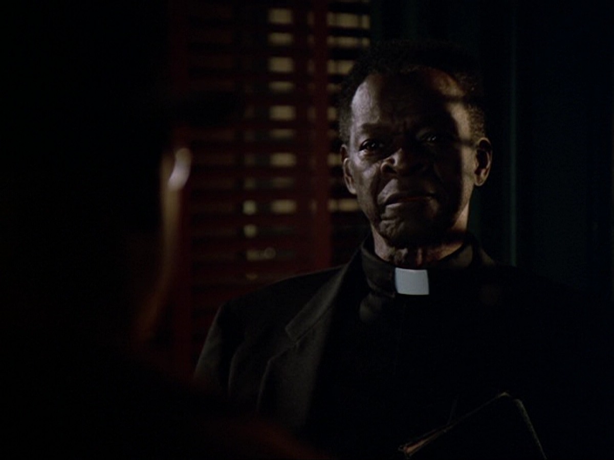 extant_StarTrek_DS9_6x13-FarBeyondTheStars_2703.jpg