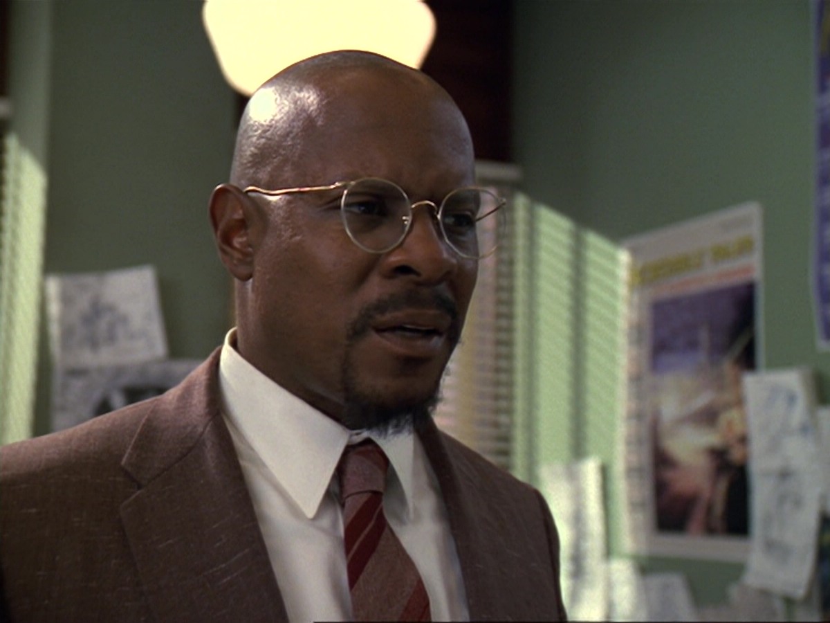 extant_StarTrek_DS9_6x13-FarBeyondTheStars_3074.jpg