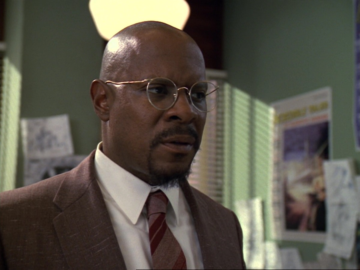 extant_StarTrek_DS9_6x13-FarBeyondTheStars_3075.jpg