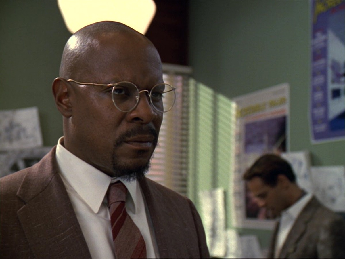 extant_StarTrek_DS9_6x13-FarBeyondTheStars_3109.jpg
