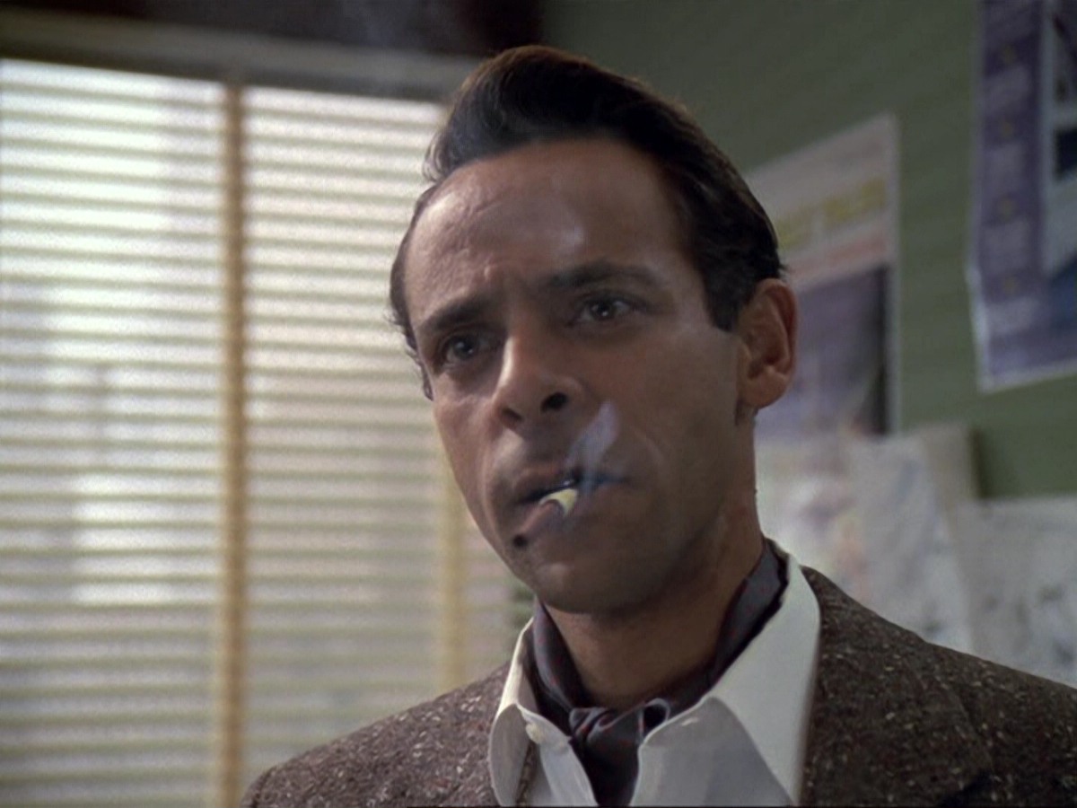 extant_StarTrek_DS9_6x13-FarBeyondTheStars_3142.jpg