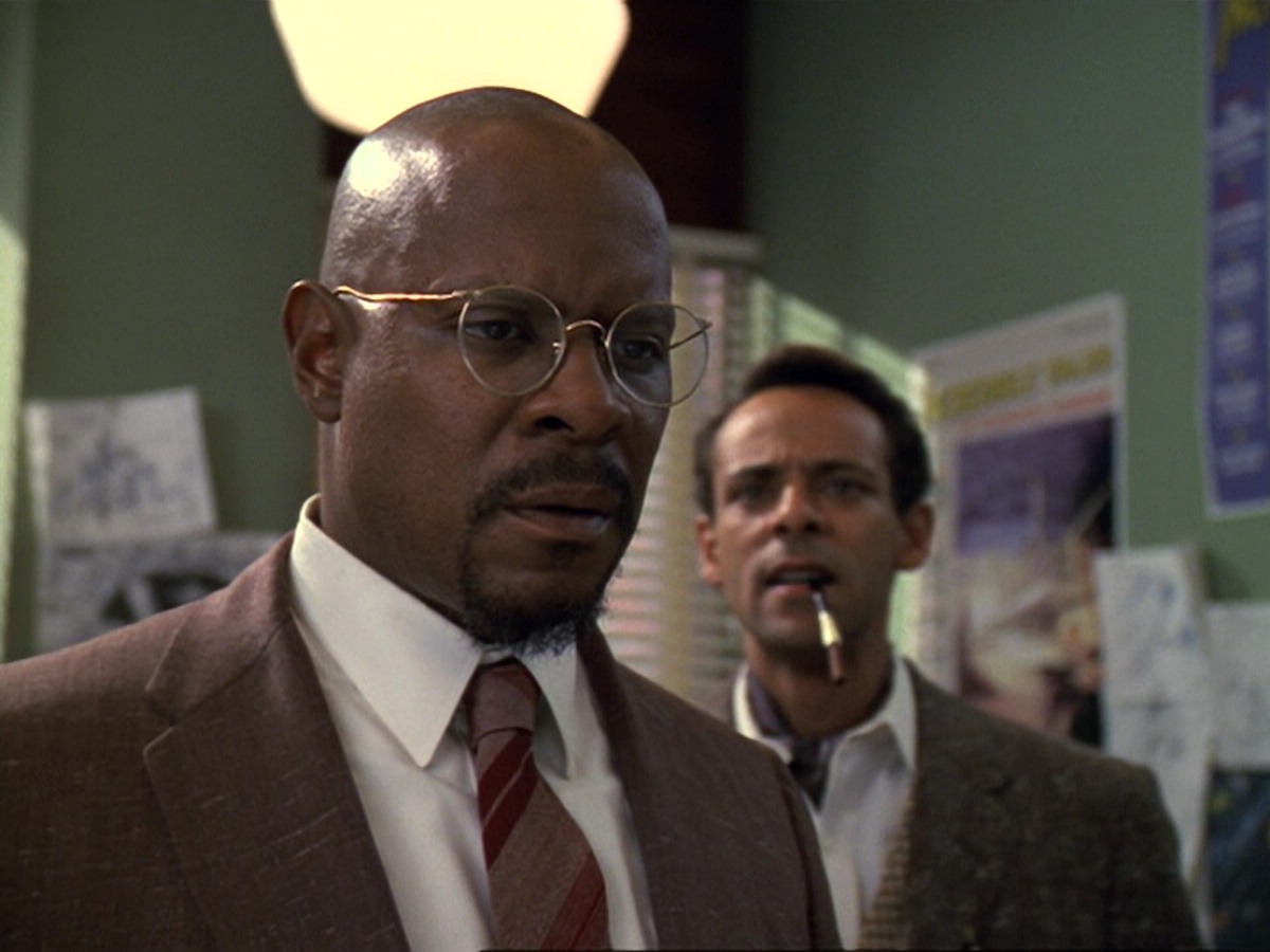extant_StarTrek_DS9_6x13-FarBeyondTheStars_3149.jpg