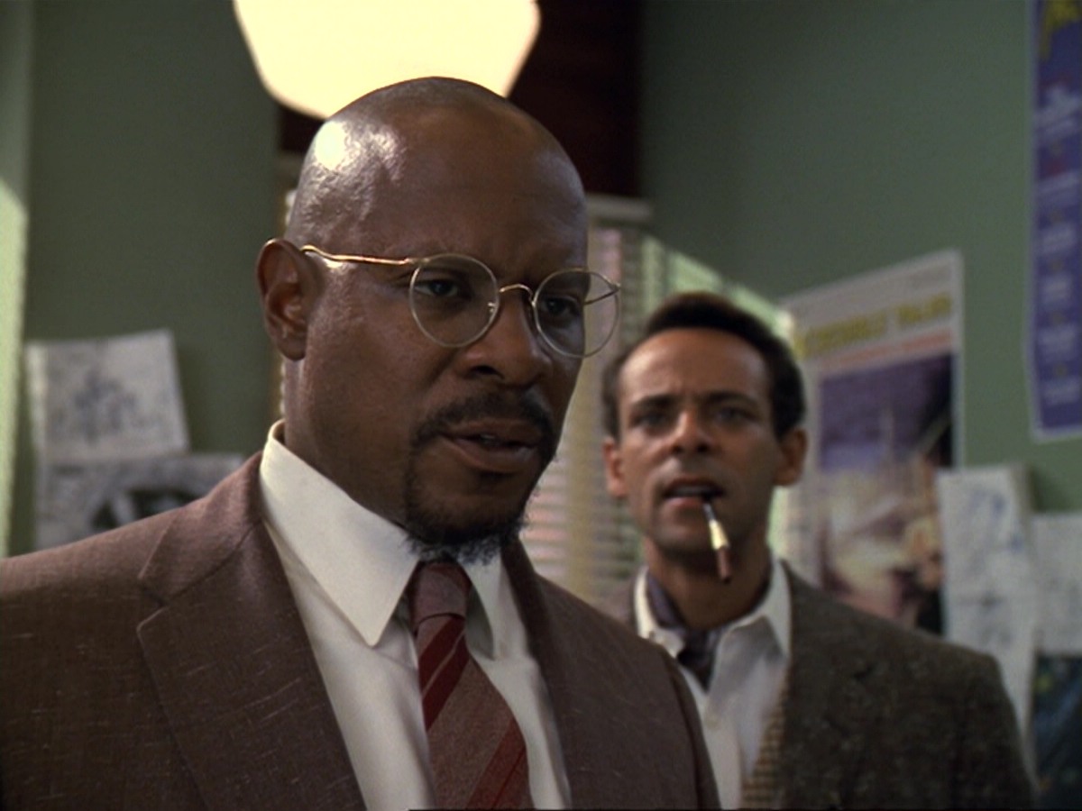 extant_StarTrek_DS9_6x13-FarBeyondTheStars_3152.jpg