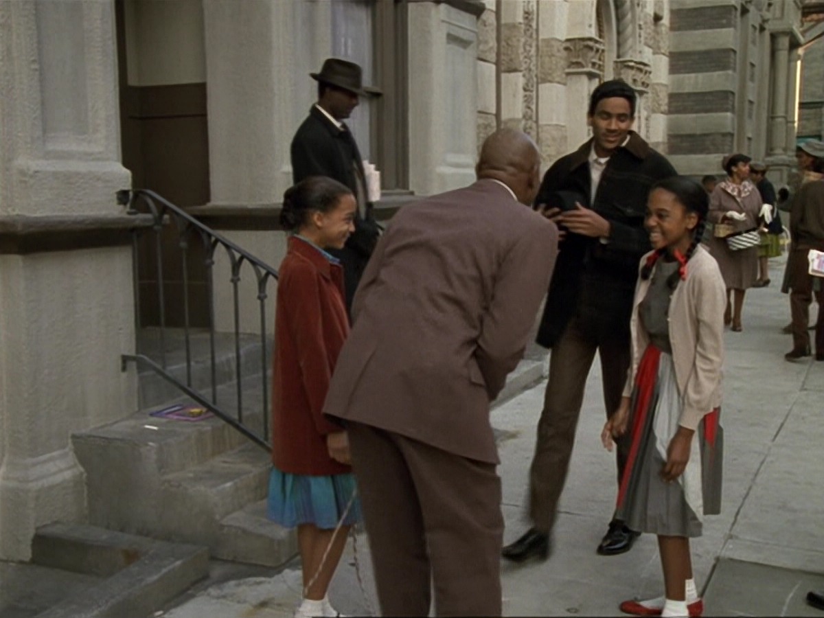extant_StarTrek_DS9_6x13-FarBeyondTheStars_3162.jpg