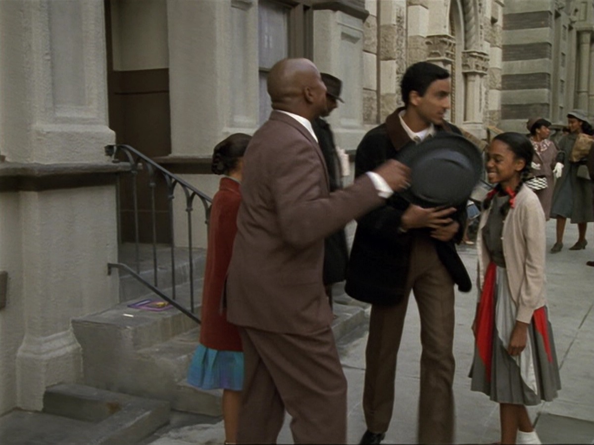 extant_StarTrek_DS9_6x13-FarBeyondTheStars_3163.jpg