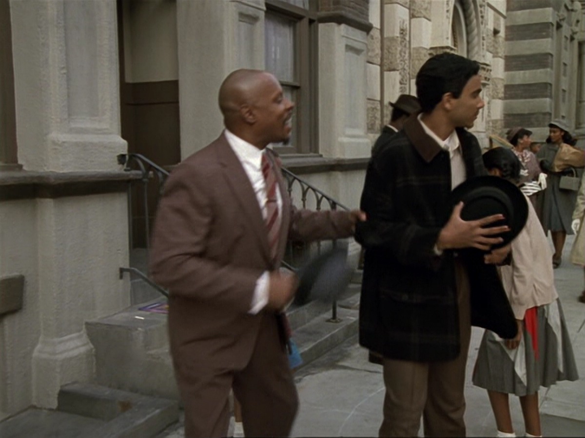 extant_StarTrek_DS9_6x13-FarBeyondTheStars_3164.jpg