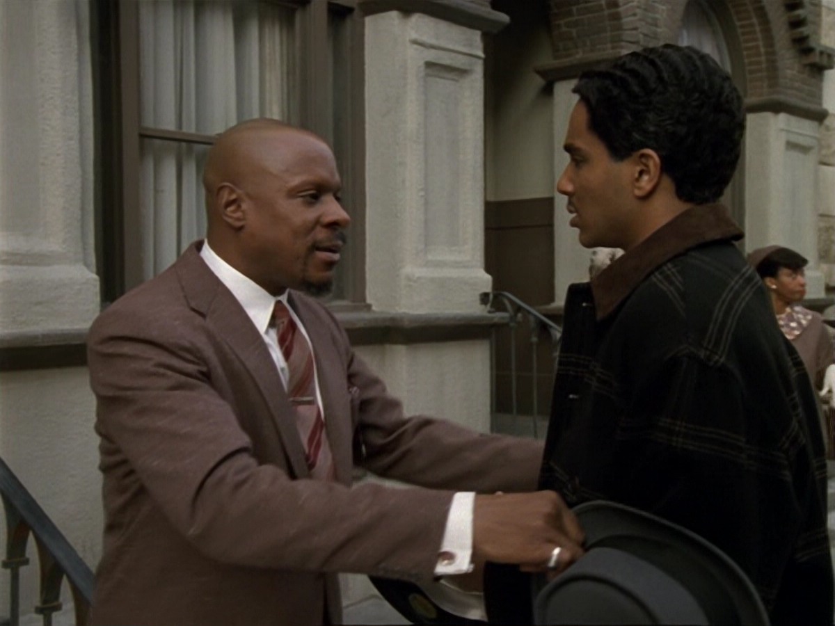 extant_StarTrek_DS9_6x13-FarBeyondTheStars_3172.jpg