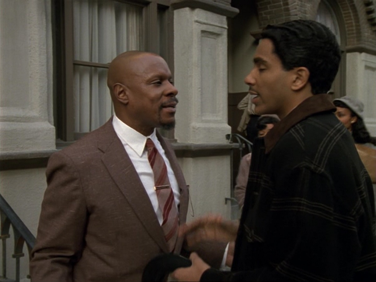 extant_StarTrek_DS9_6x13-FarBeyondTheStars_3174.jpg