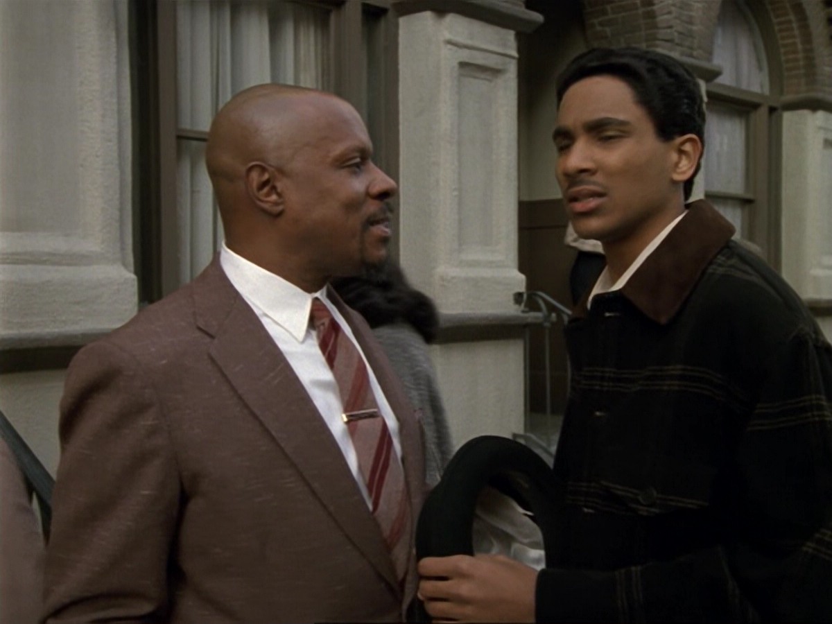 extant_StarTrek_DS9_6x13-FarBeyondTheStars_3178.jpg