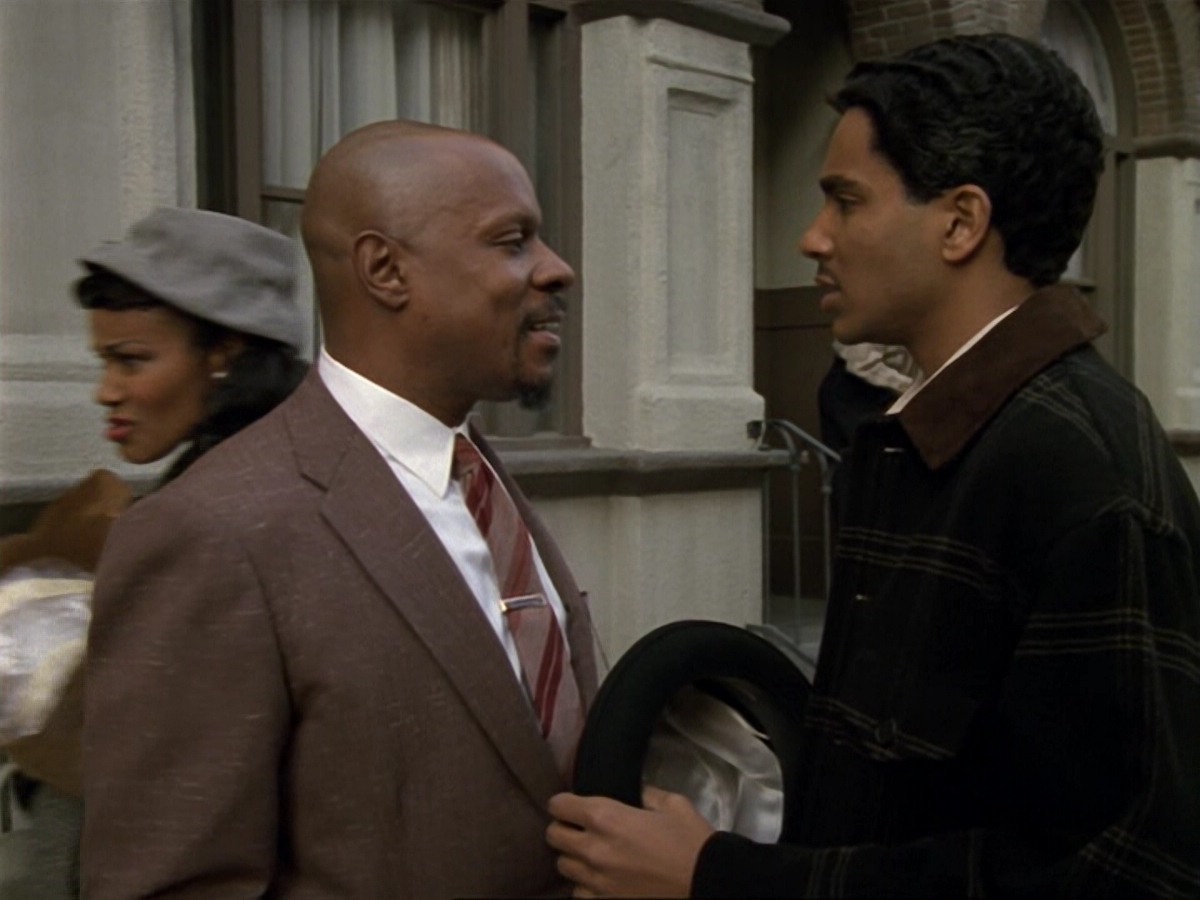 extant_StarTrek_DS9_6x13-FarBeyondTheStars_3179.jpg