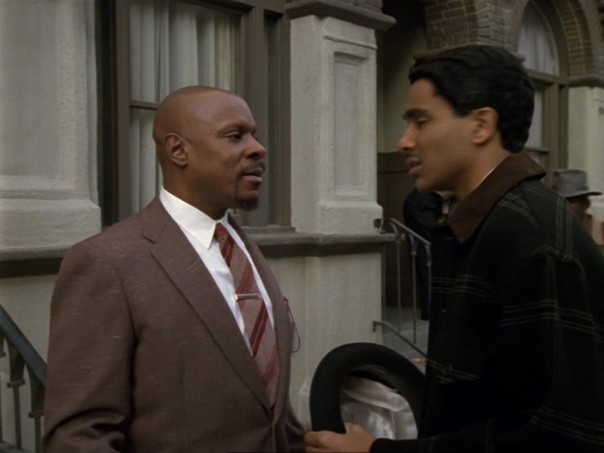 extant_StarTrek_DS9_6x13-FarBeyondTheStars_3182.jpg